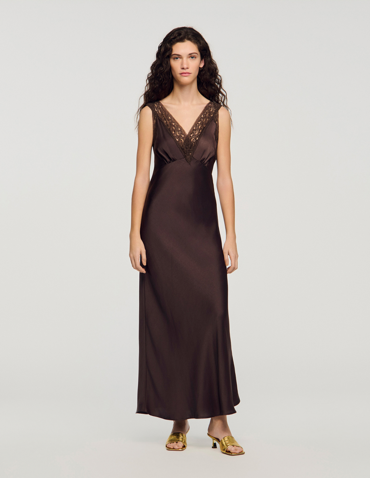 Жіноча довга сукня з мереживним вирізом_1