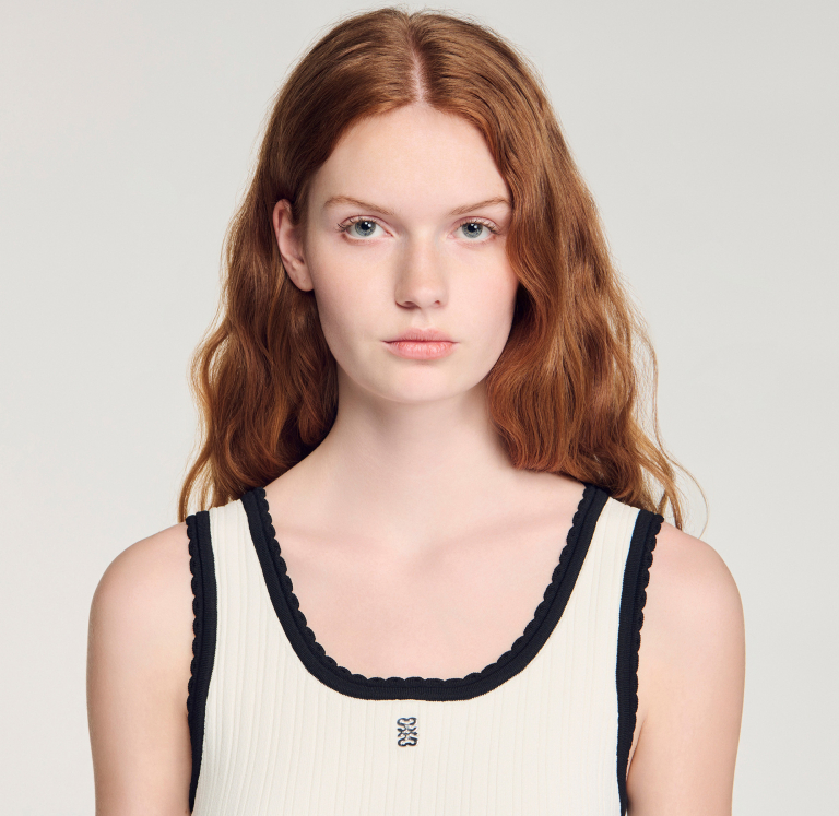 Жіноча двоколірна в'язана сукня