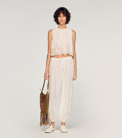 Женский белый топ с кружевной отделкой