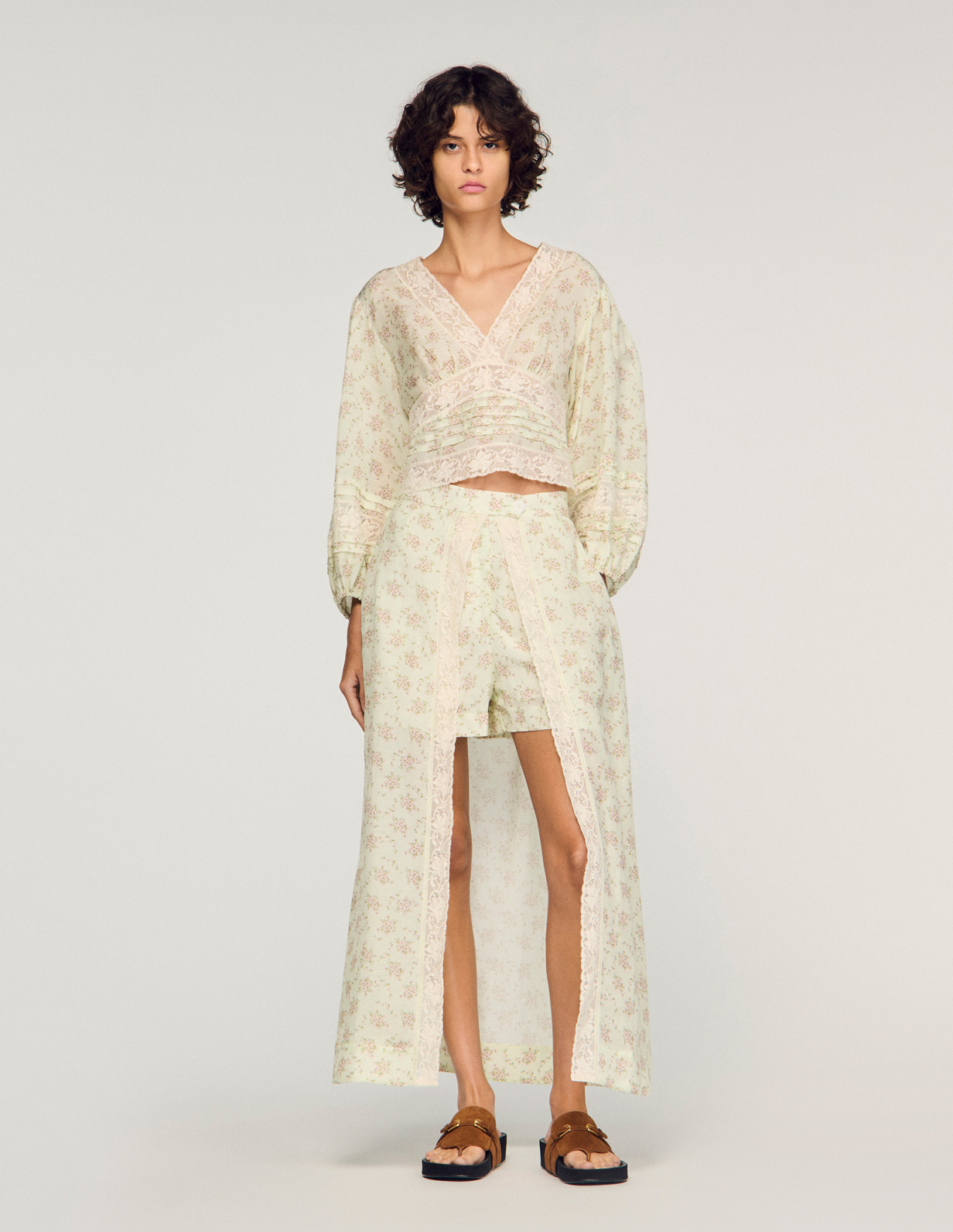 Жіночий вкорочений топ з квітковим принтом_2