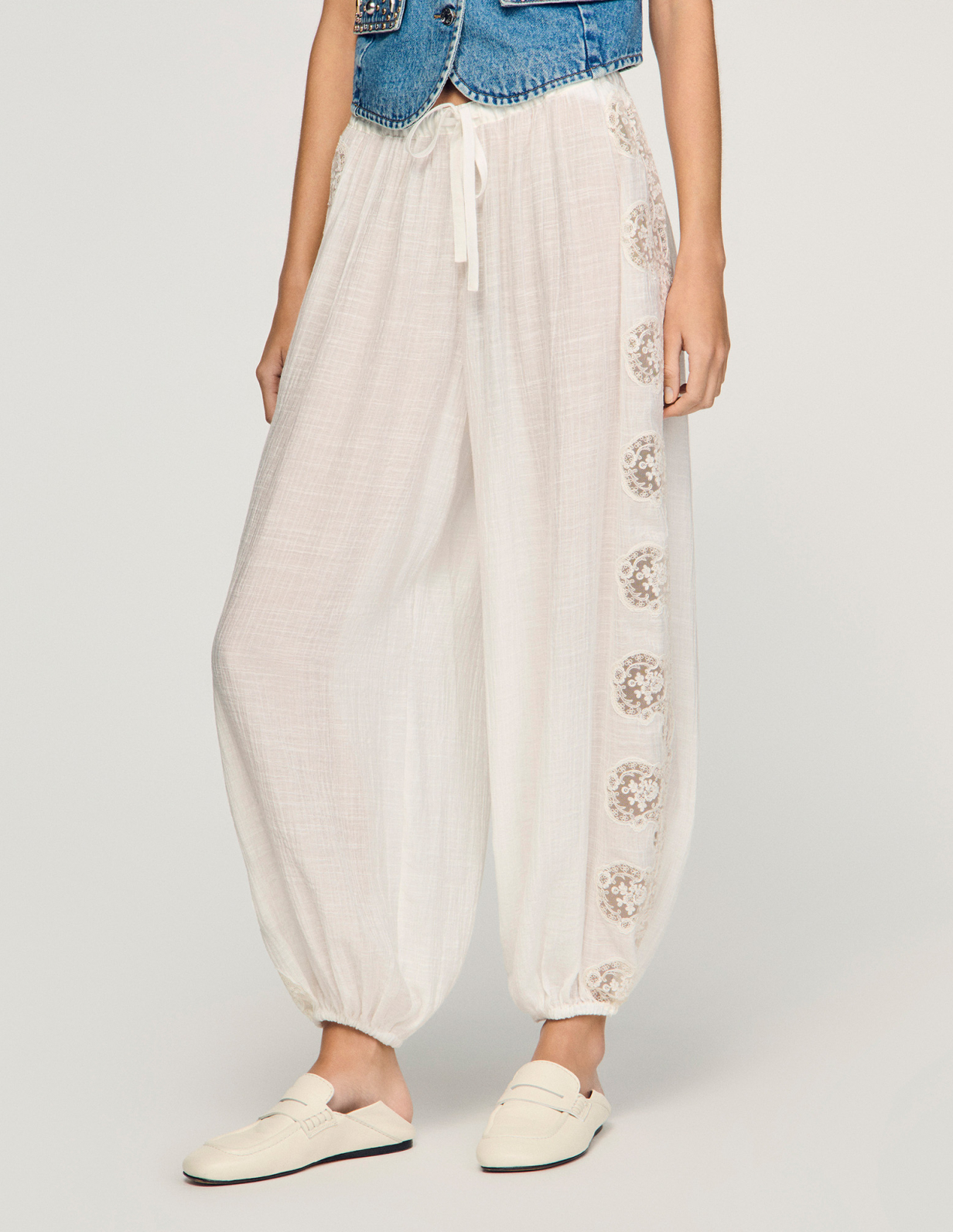 Женские широкие брюки с кружевной отделкой_4