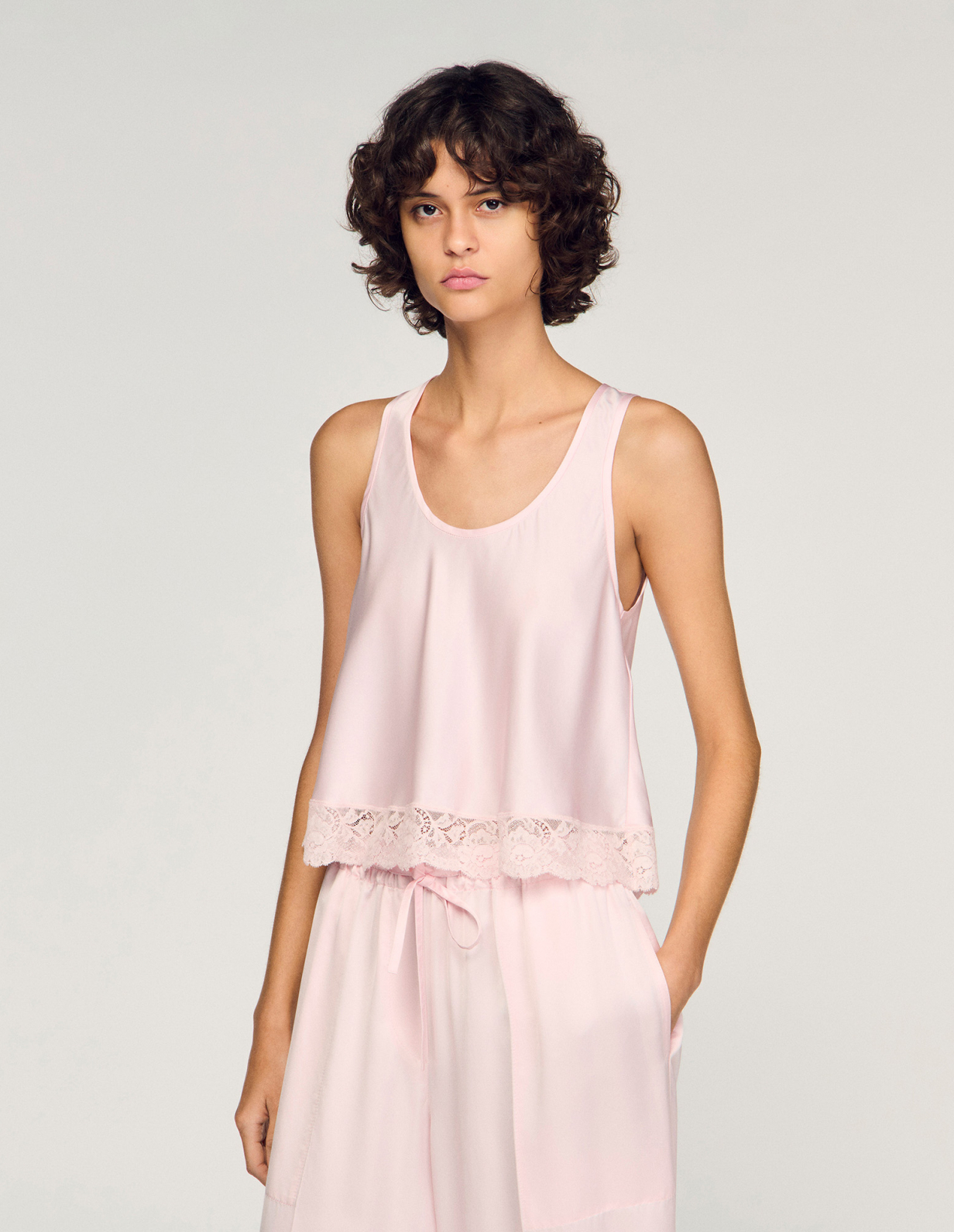 Жіночий атласний топ з мереживом_4