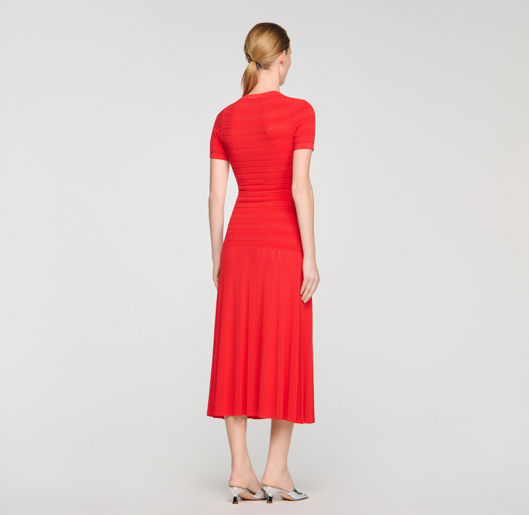 Жіноча червона в'язана сукня