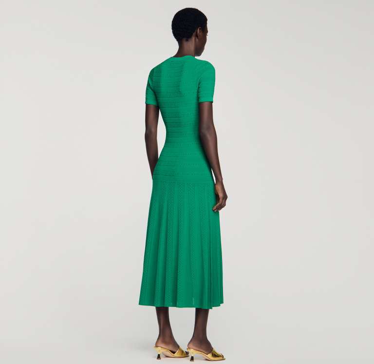 Женское зеленое вязаное платье