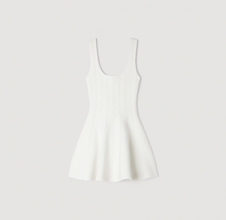 Женское белое вязаное платье с бисером