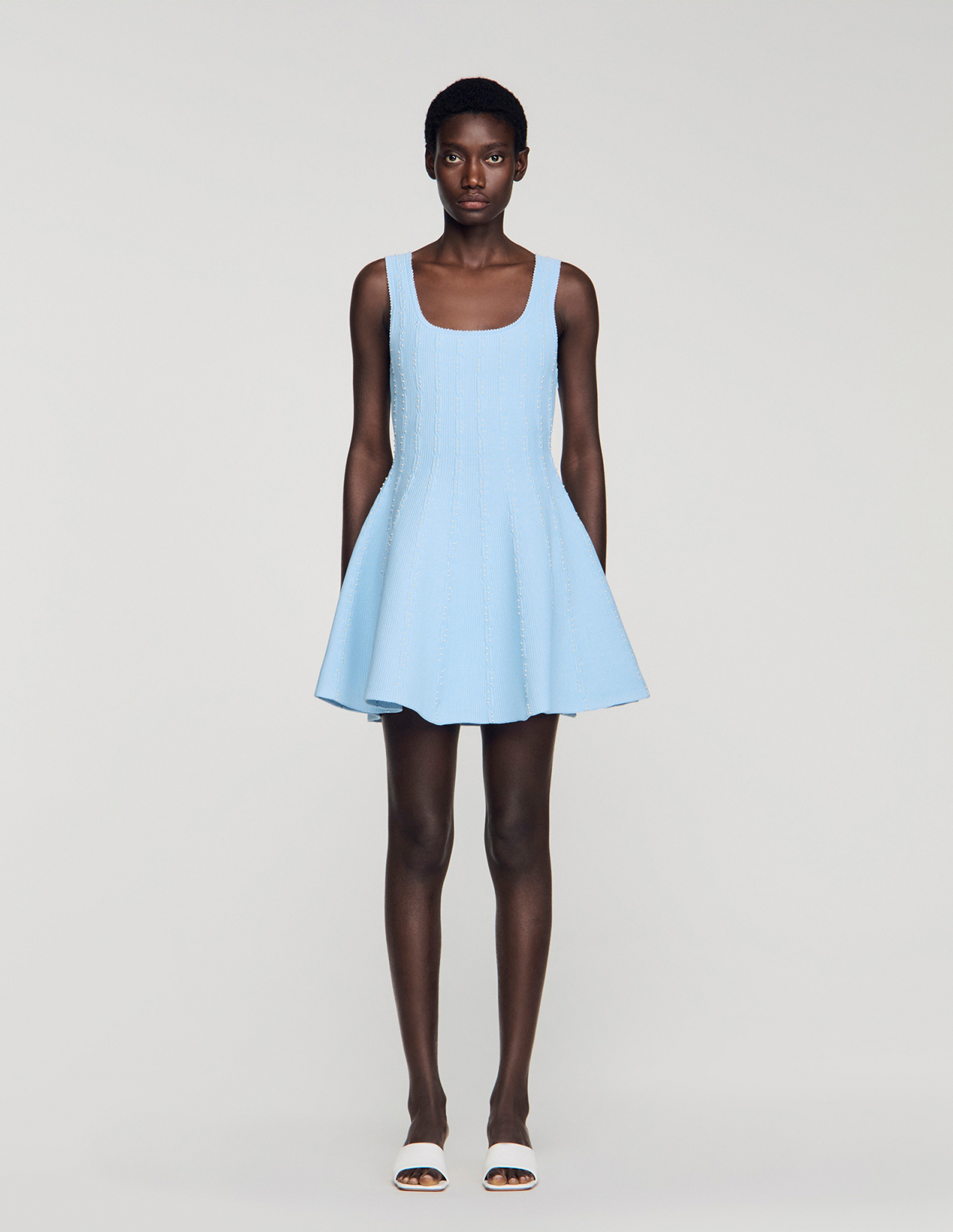 Женское голубое вязаное платье с бисером_1