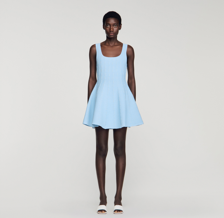 Женское голубое вязаное платье с бисером