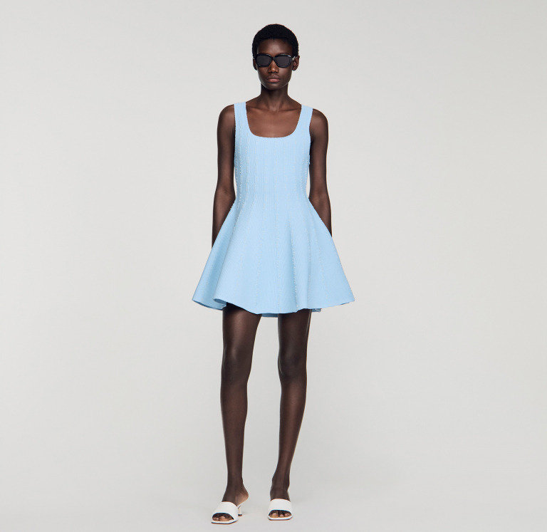 Женское голубое вязаное платье с бисером