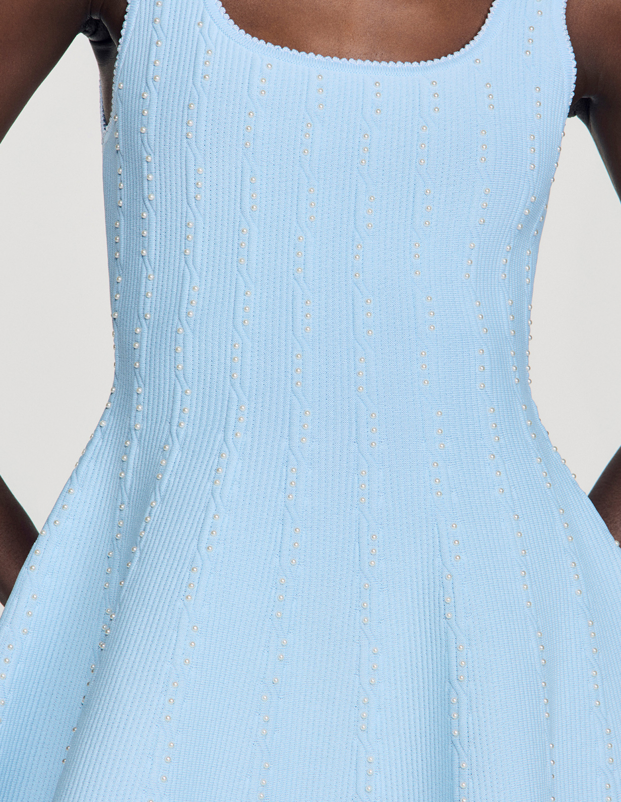 Женское голубое вязаное платье с бисером_3