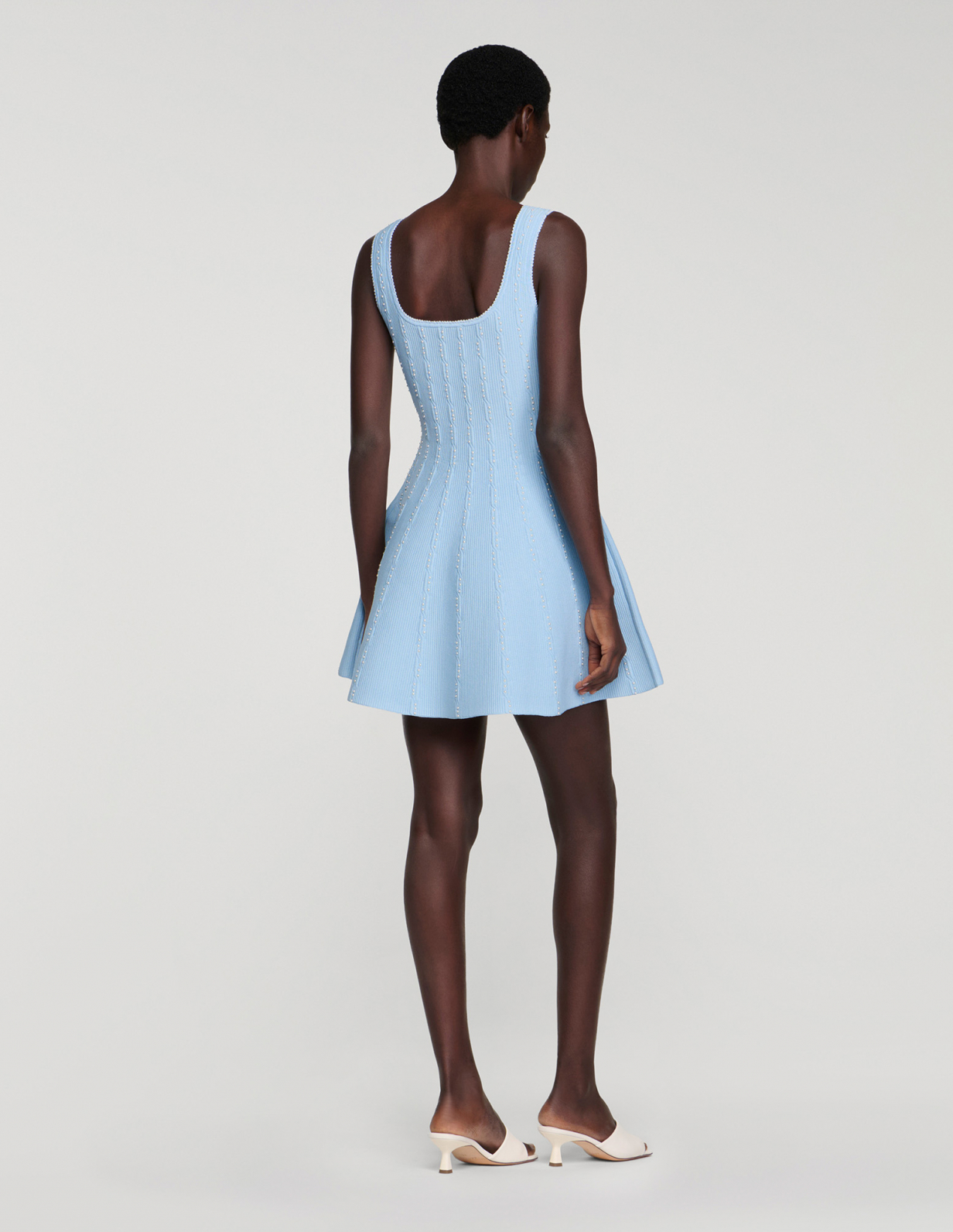 Женское голубое вязаное платье с бисером_5