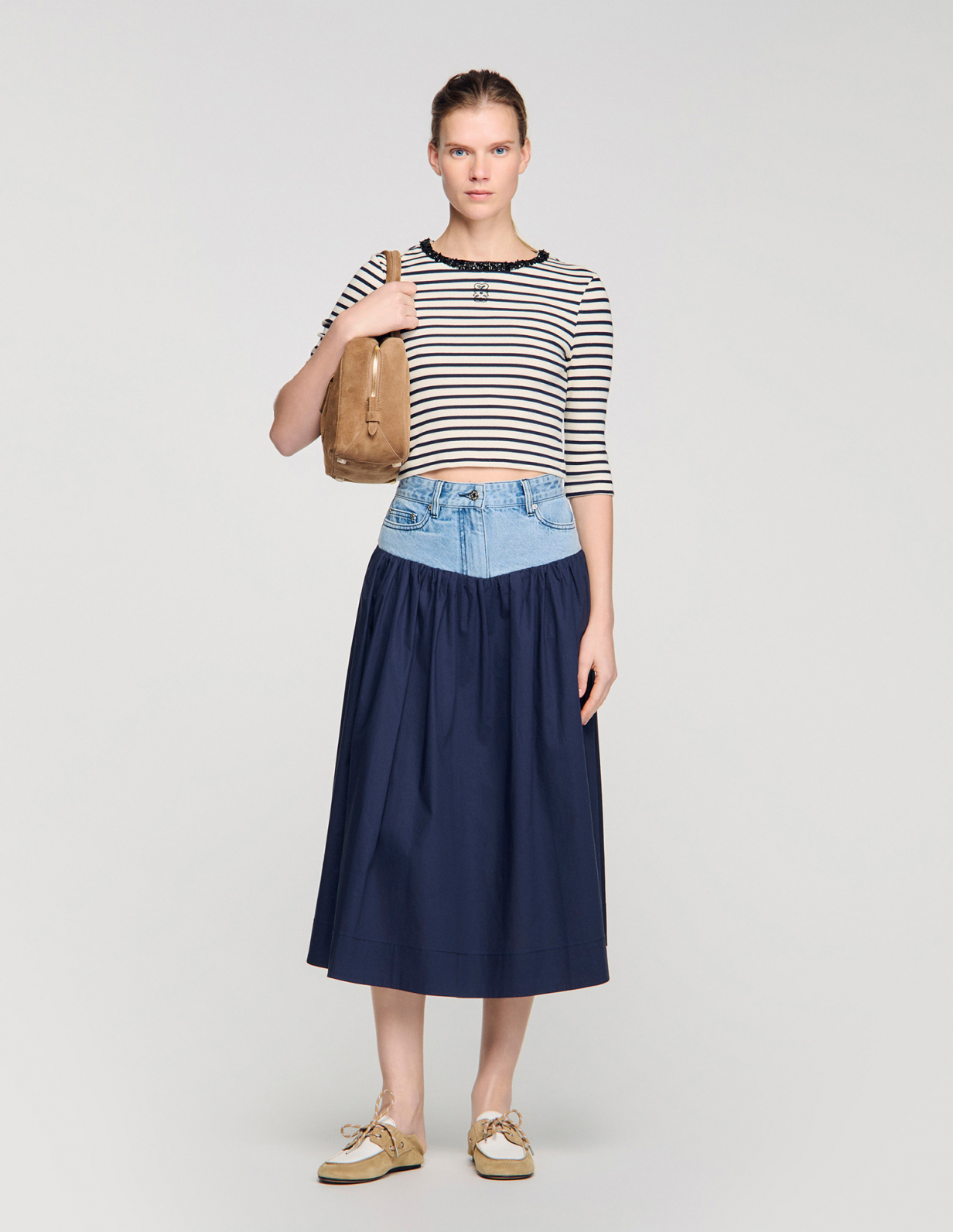 Жіночий смугастий лонгслів з коміром зі стразів_1