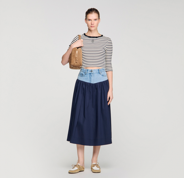 Жіночий смугастий лонгслів з коміром зі стразів