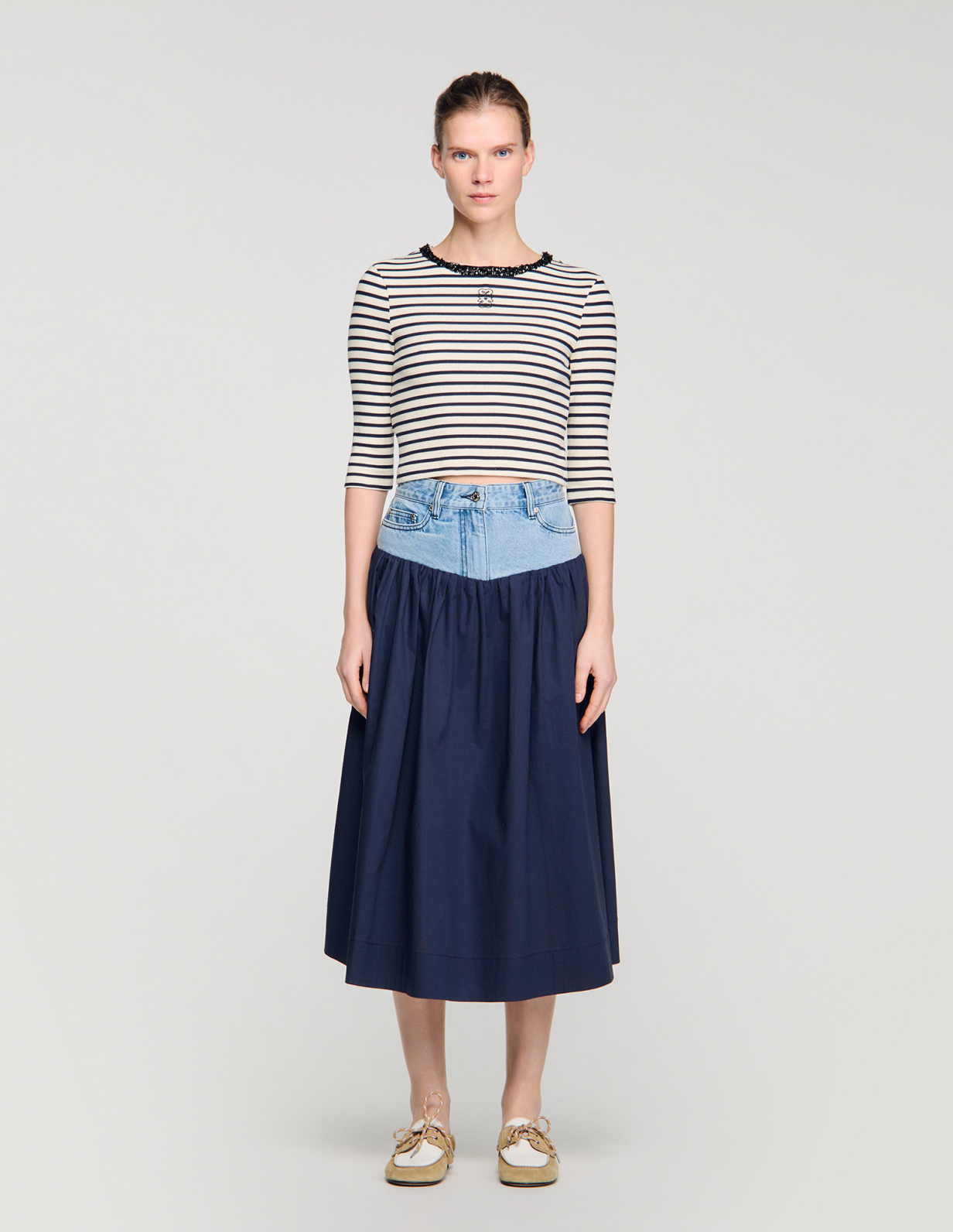 Жіночий смугастий лонгслів з коміром зі стразів_6