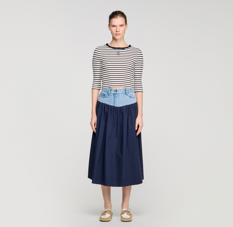 Жіночий смугастий лонгслів з коміром зі стразів