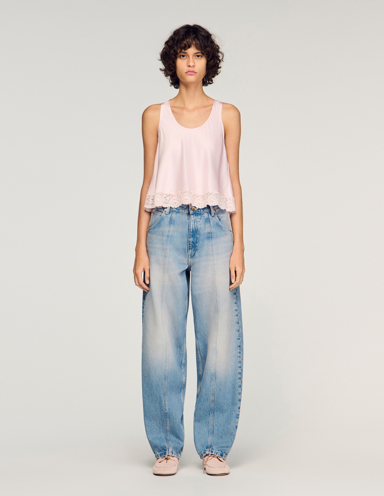 Женские джинсы-баллоны с эффектом потертости_2