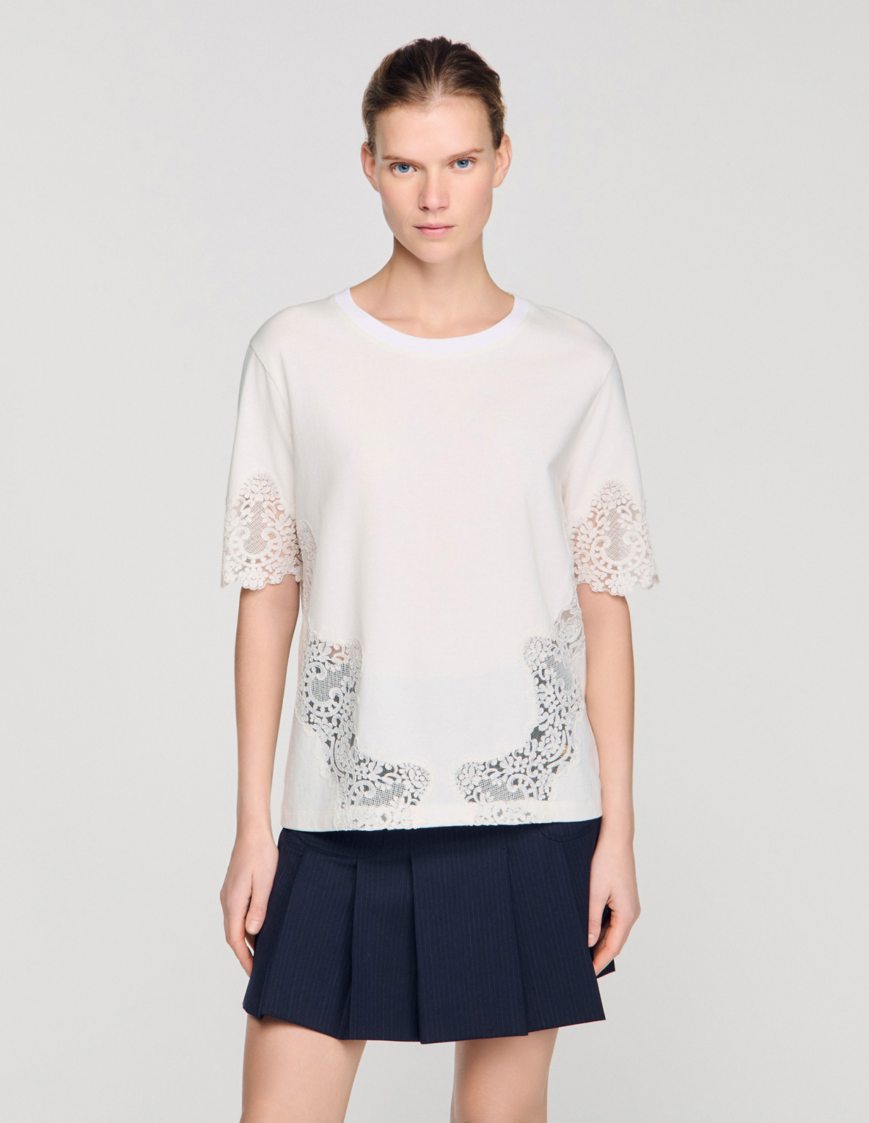 Женская молочная футболка с кружевной отделкой_4