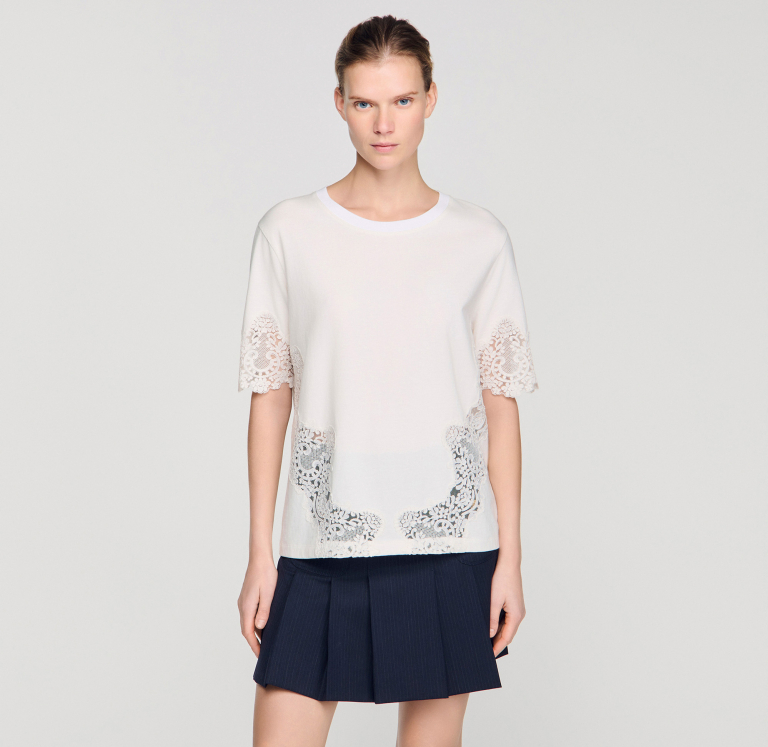 Женская молочная футболка с кружевной отделкой