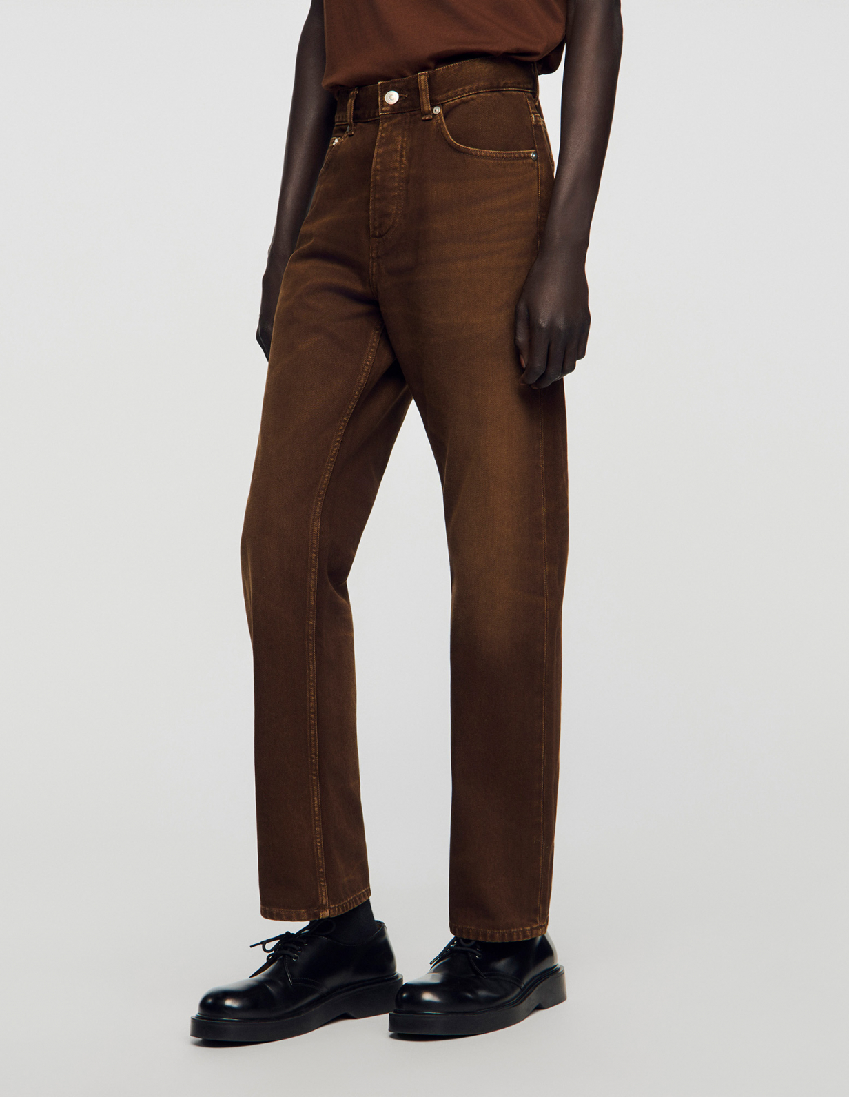 Чоловічі коричневі джинси з ефектом потертості_4