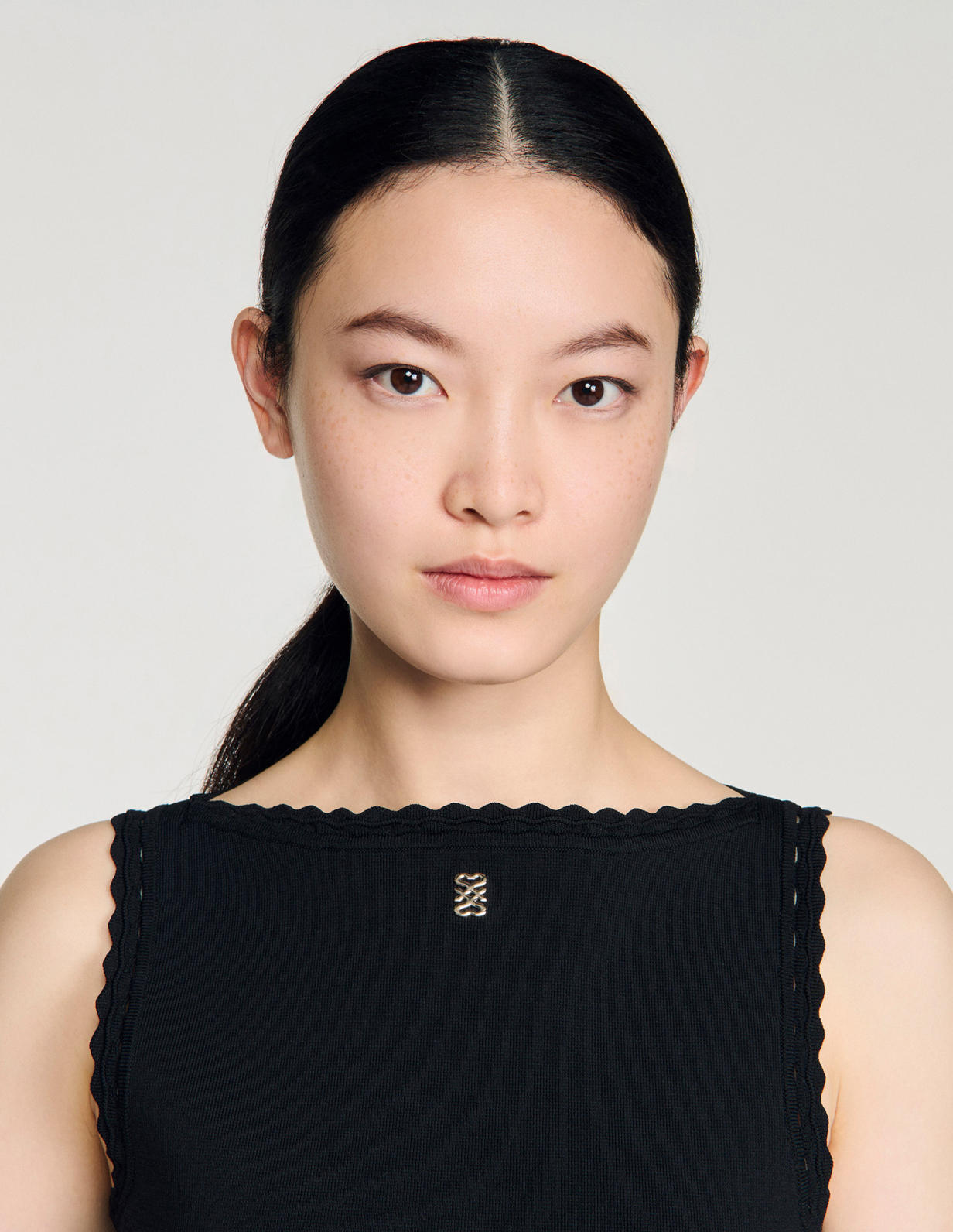 Женское вязаное платье с контрастной юбкой_3