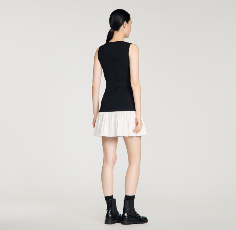 Женское вязаное платье с контрастной юбкой