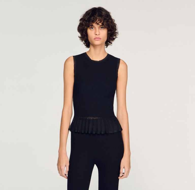 Женский вязаный топ с оборками