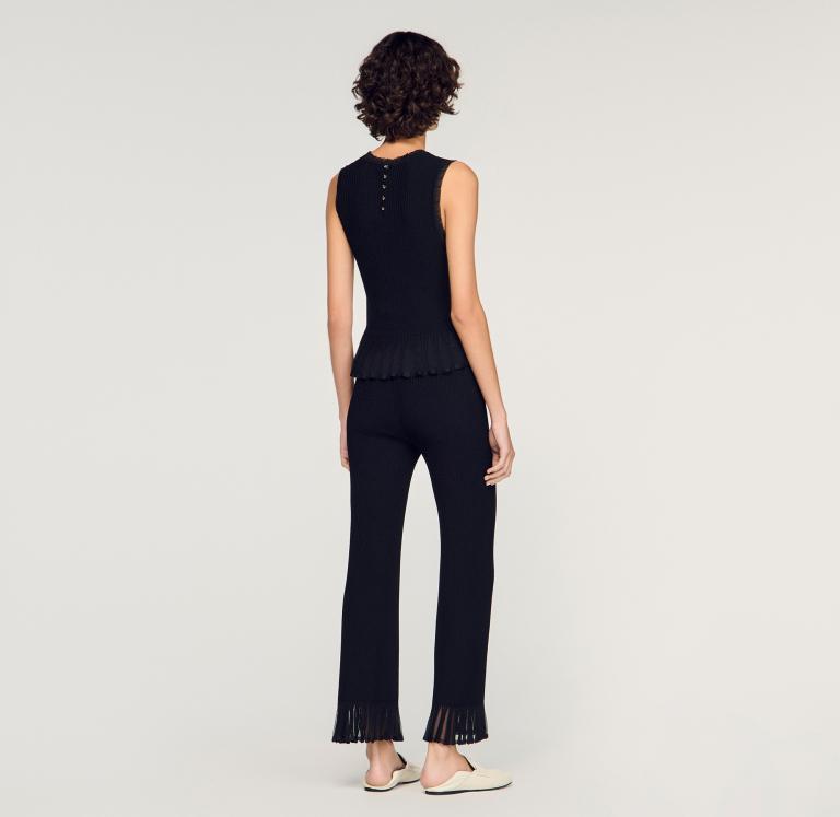 Женский вязаный топ с оборками