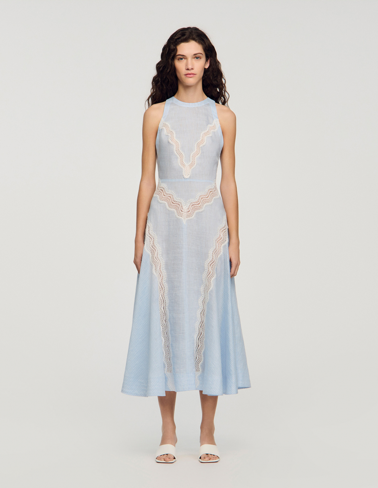 Женское длинное платье с кружевной отделкой_2