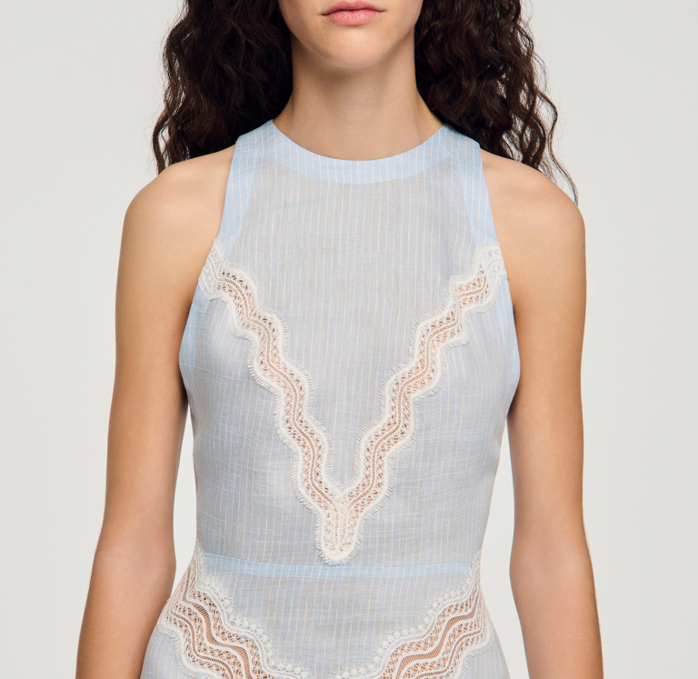 Женское длинное платье с кружевной отделкой