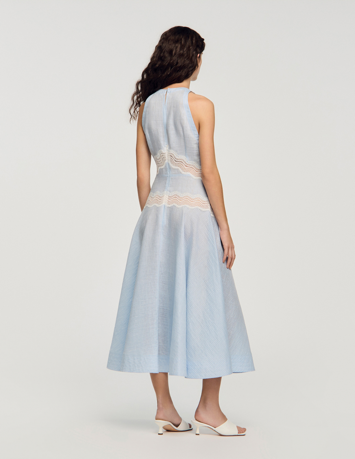 Женское длинное платье с кружевной отделкой_5