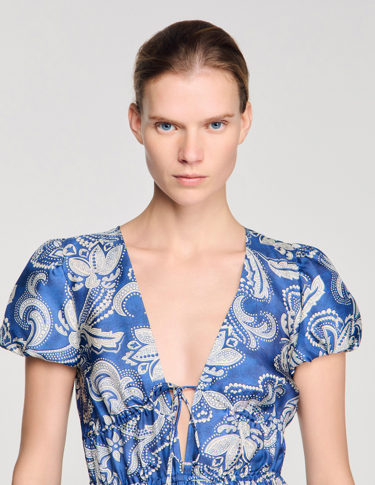 Женское короткое платье с цветочным принтом_3