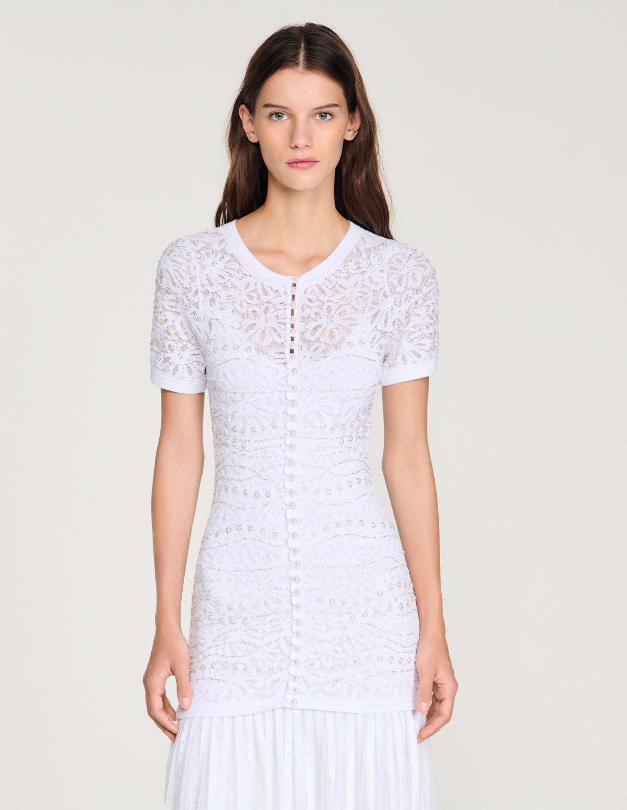 Женское белое вязаное платье с жемчугом_4