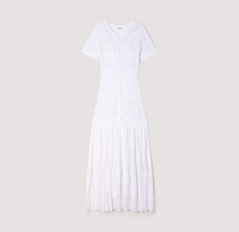 Женское белое вязаное платье с жемчугом