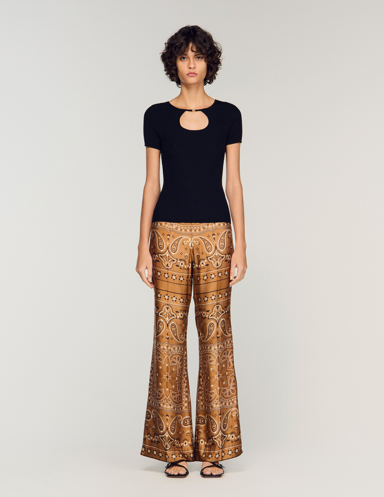 Жіночий чорний топ в рубчик з вирізом_2