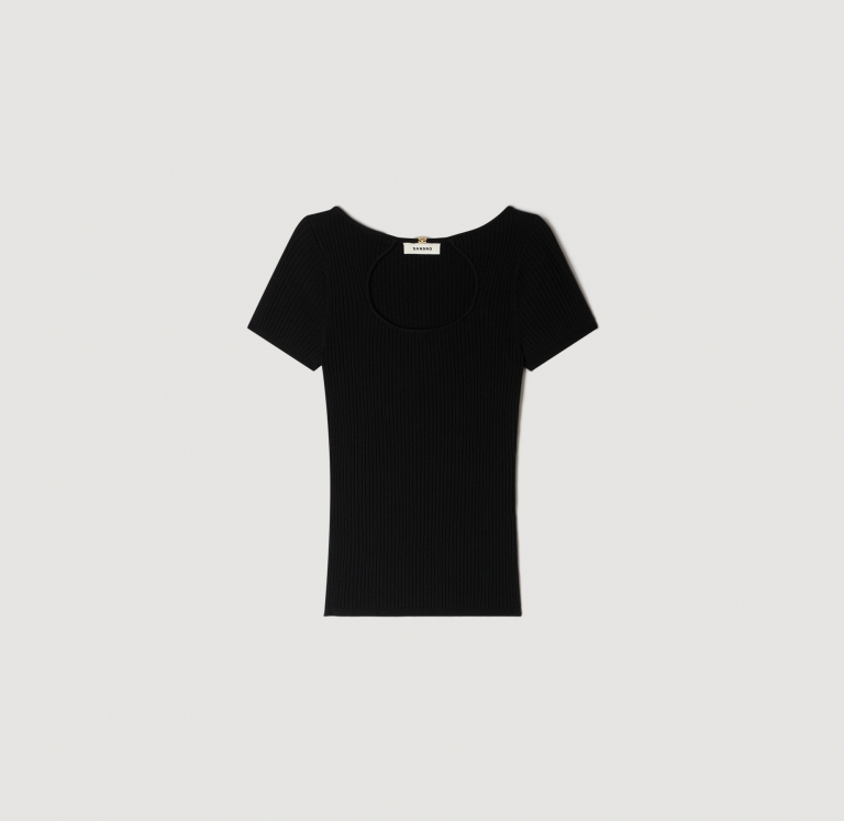 Жіночий чорний топ в рубчик з вирізом