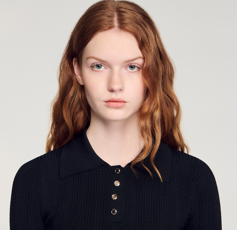 Жіночий чорний в'язаний топ з коміром поло