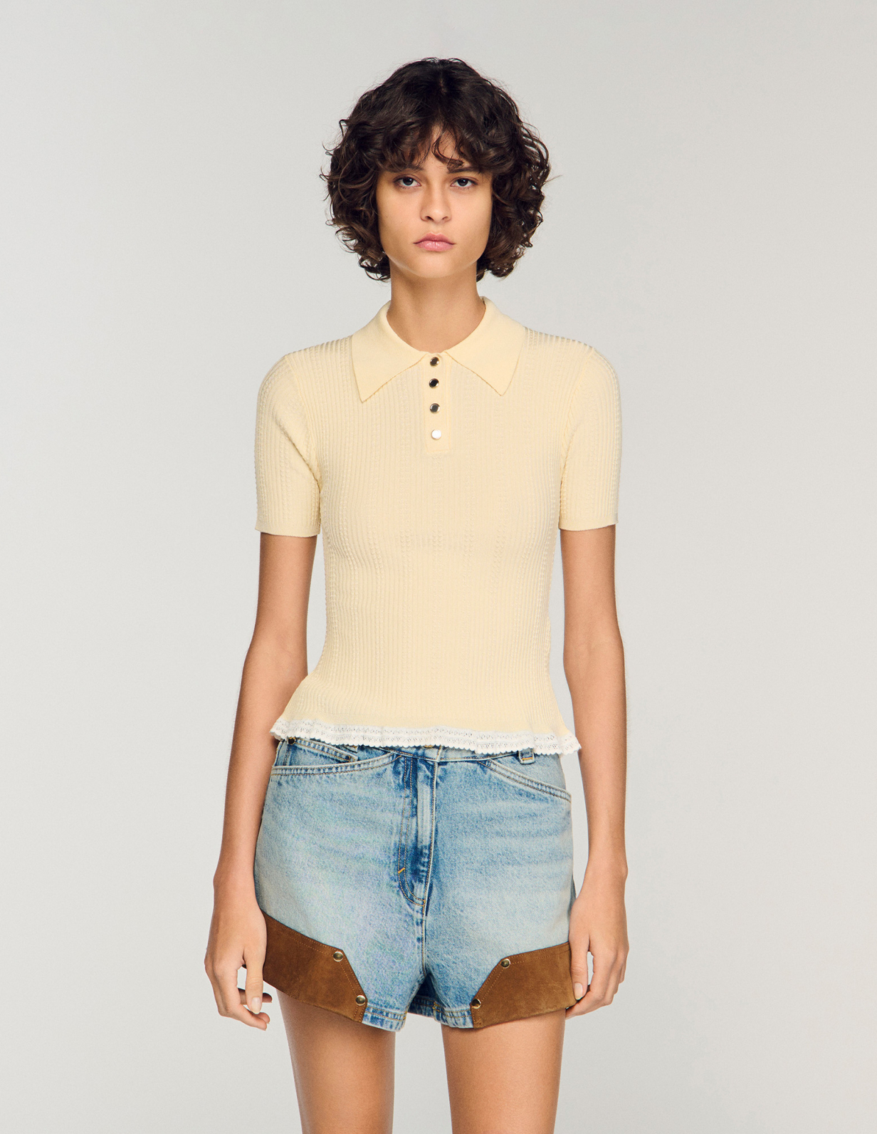 Жіночий молочний в'язаний топ з коміром поло_4