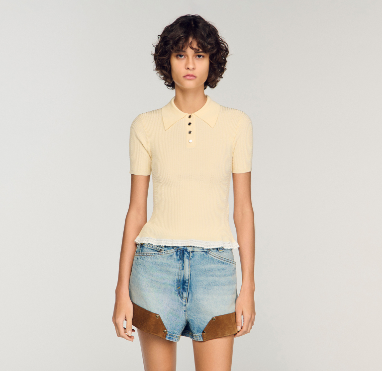 Жіночий молочний в'язаний топ з коміром поло