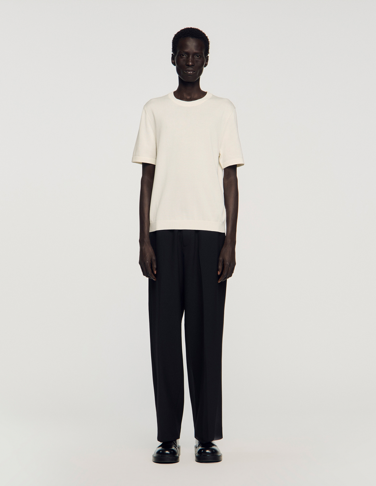 Мужская белая вязаная футболка_2