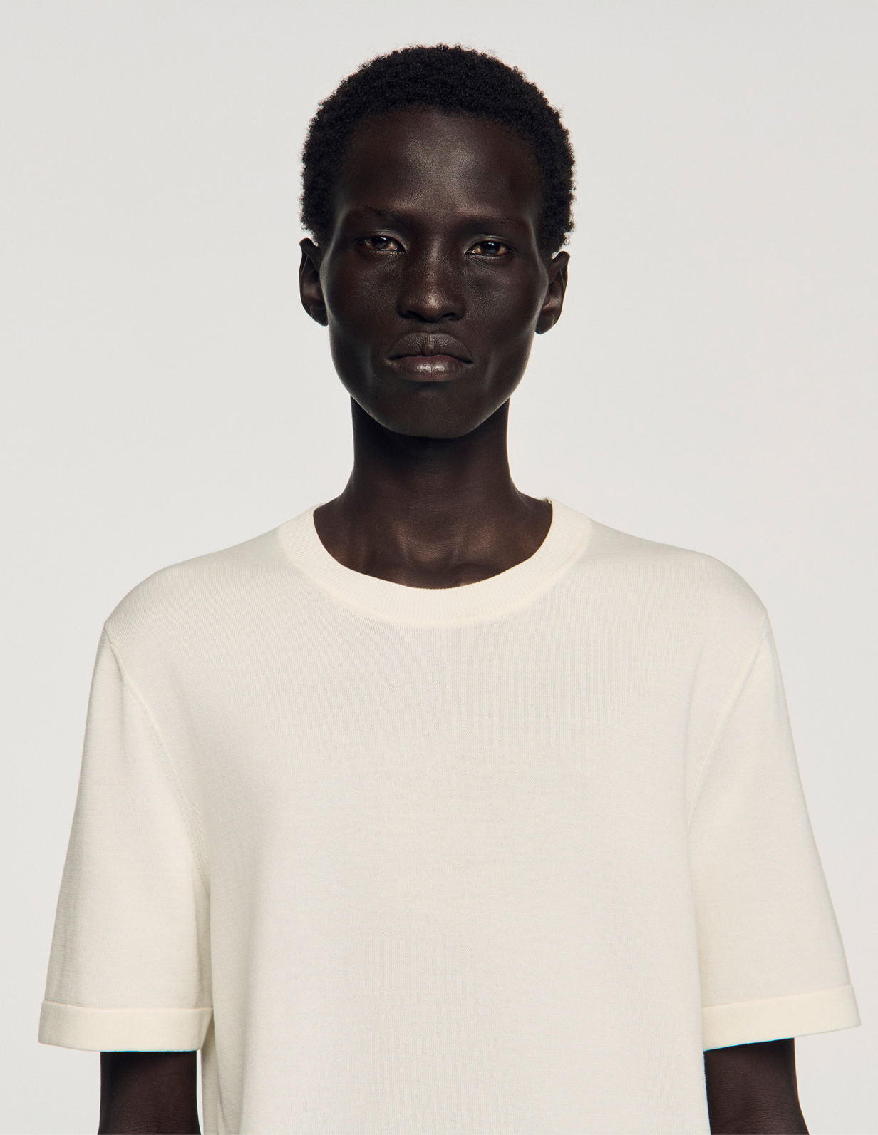 Мужская белая вязаная футболка_3