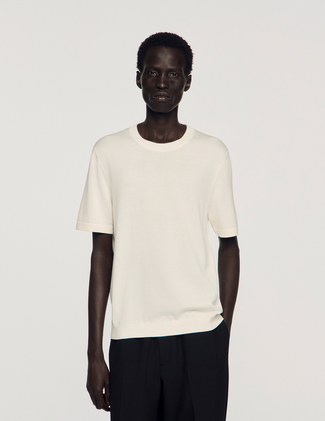 Мужская белая вязаная футболка_4