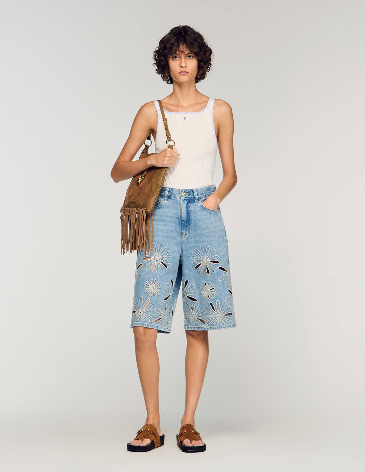 Женский молочный топ с контрастной отделкой_1