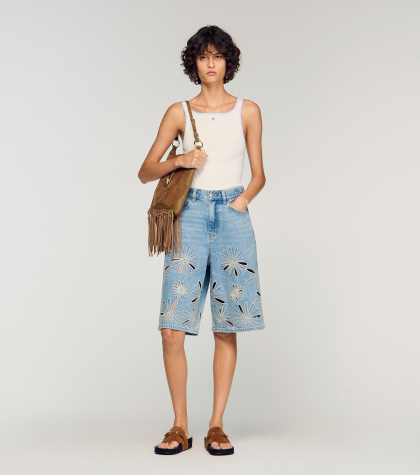 Женский молочный топ с контрастной отделкой