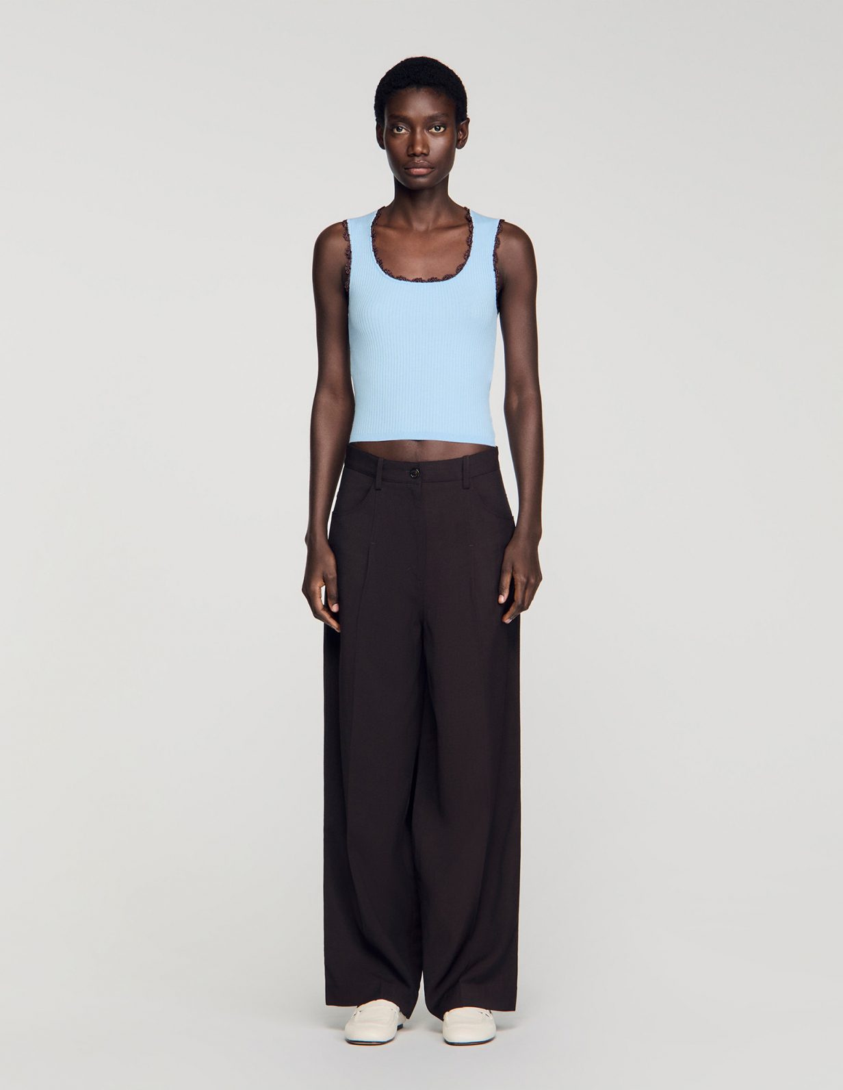 Женский голубой топ с вязаной отделкой_2