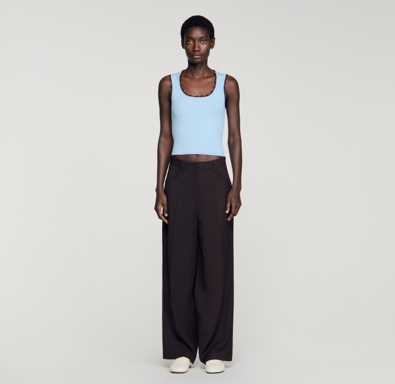 Женский голубой топ с вязаной отделкой