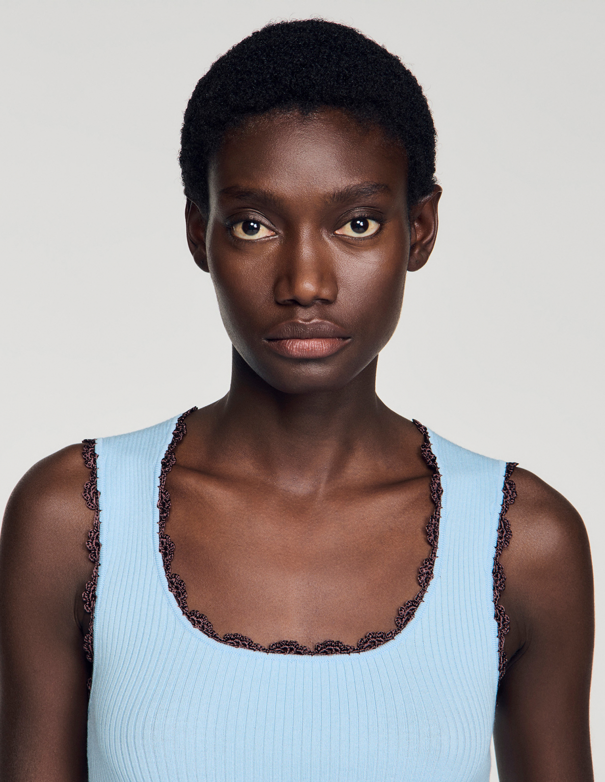 Женский голубой топ с вязаной отделкой_3