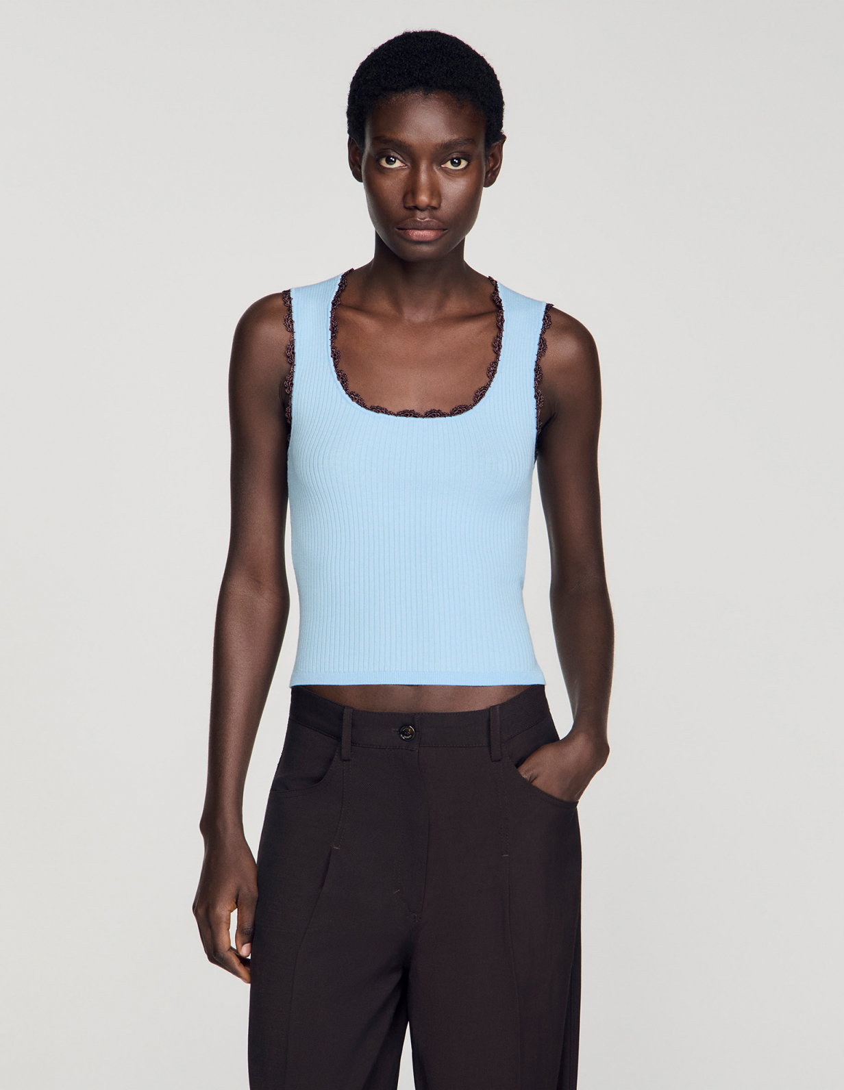 Женский голубой топ с вязаной отделкой_4