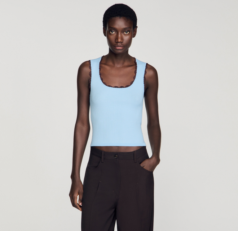 Женский голубой топ с вязаной отделкой