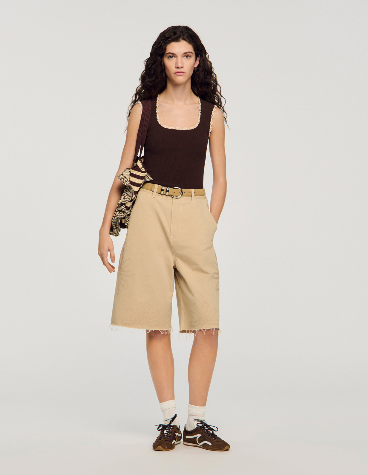 Женский коричневый топ с вязаной отделкой_1