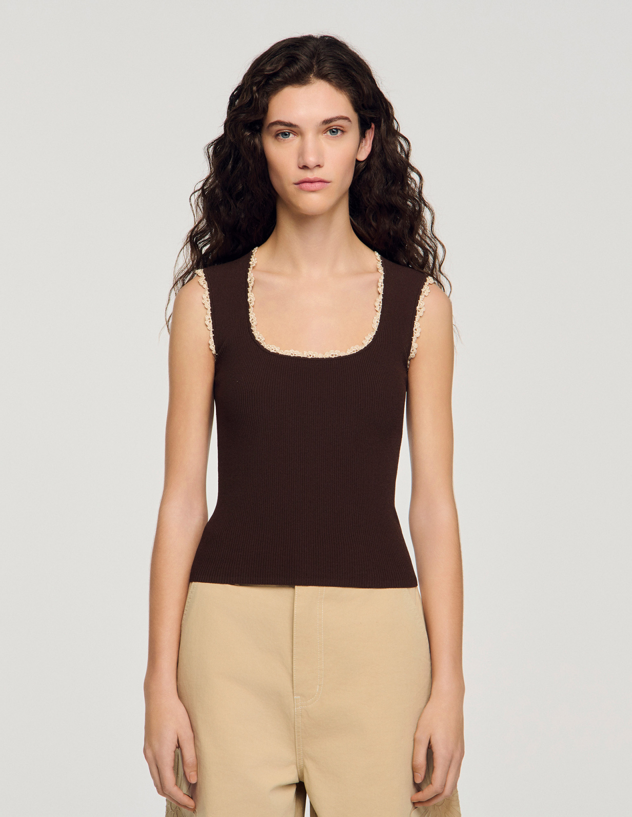 Женский коричневый топ с вязаной отделкой_4