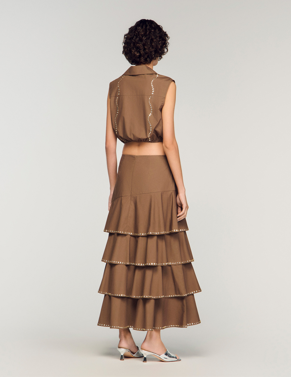 Жіноча довга спідниця, прикрашена стразами та оборками_5